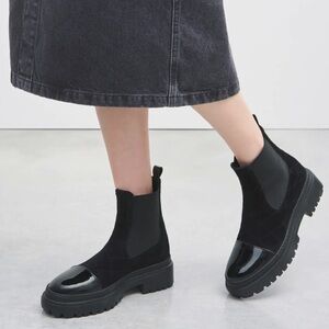 AGL Mary Beat Chelsea Boot women 
$440 size 9 gently used
Color: Nero-Nero-Nero
